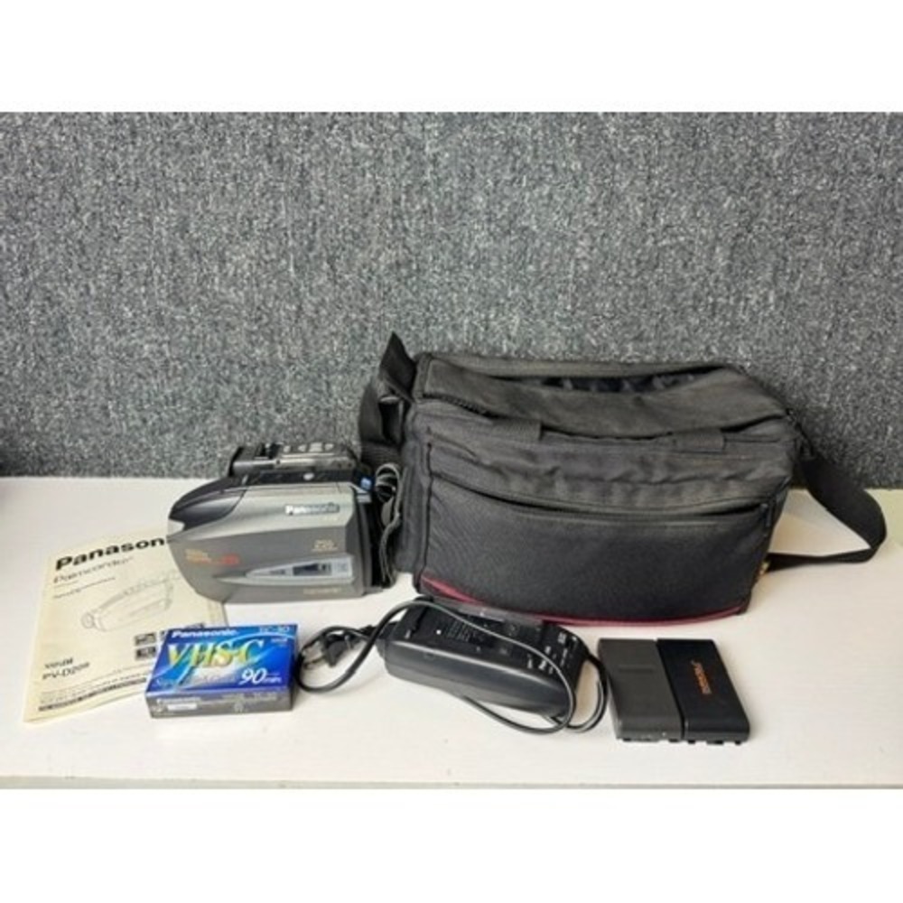 Panasonic Palmcorder PV-D209 VHS-C Camcorder Bundle 2 Batteries Charger TESTED